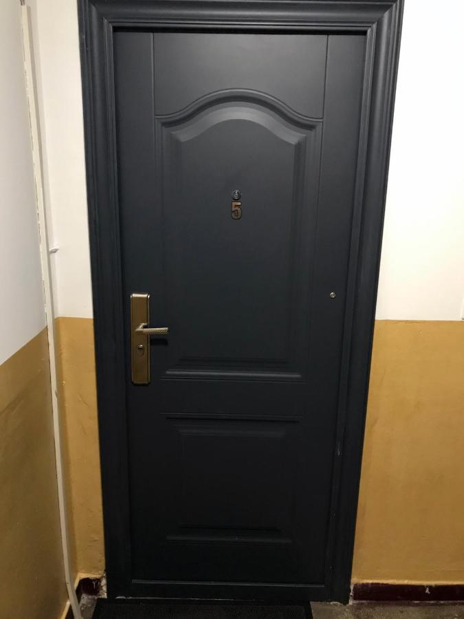 Homely Apartment Сучеава Екстериор снимка
